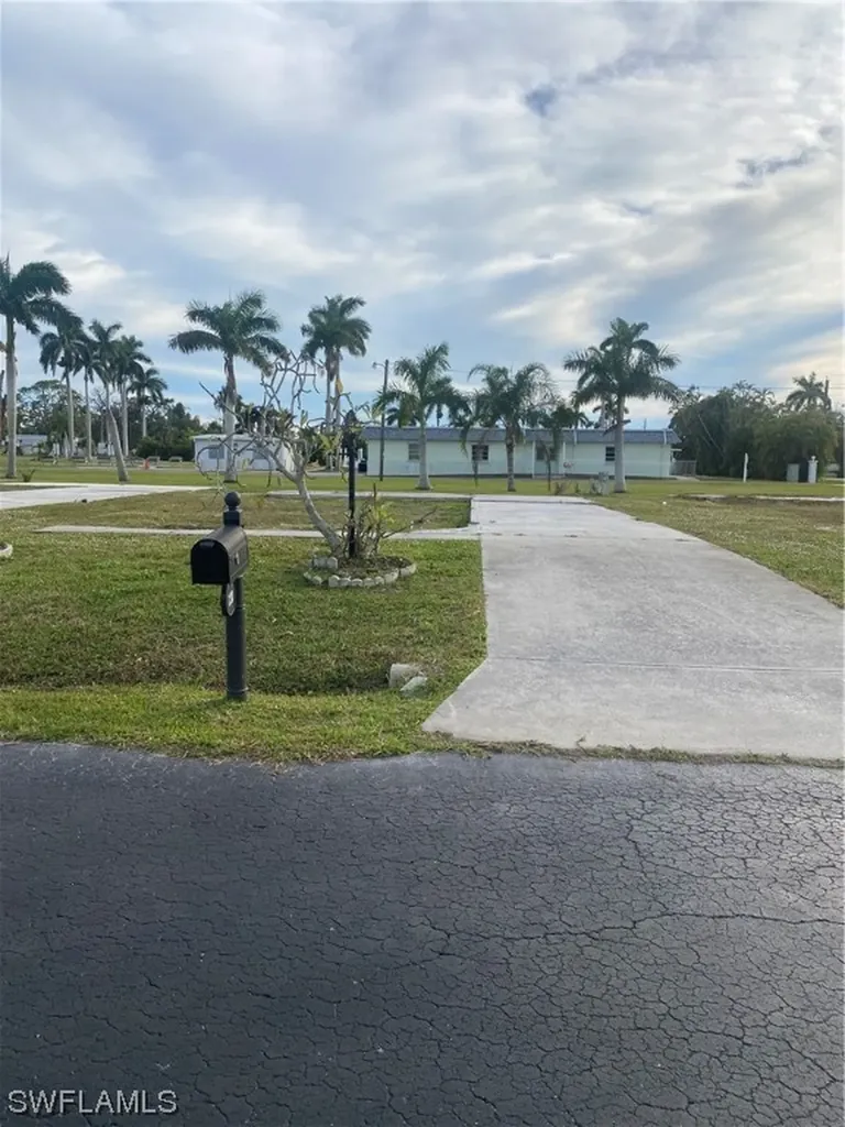 127 Raintree Lane Fort Myers FL 33908