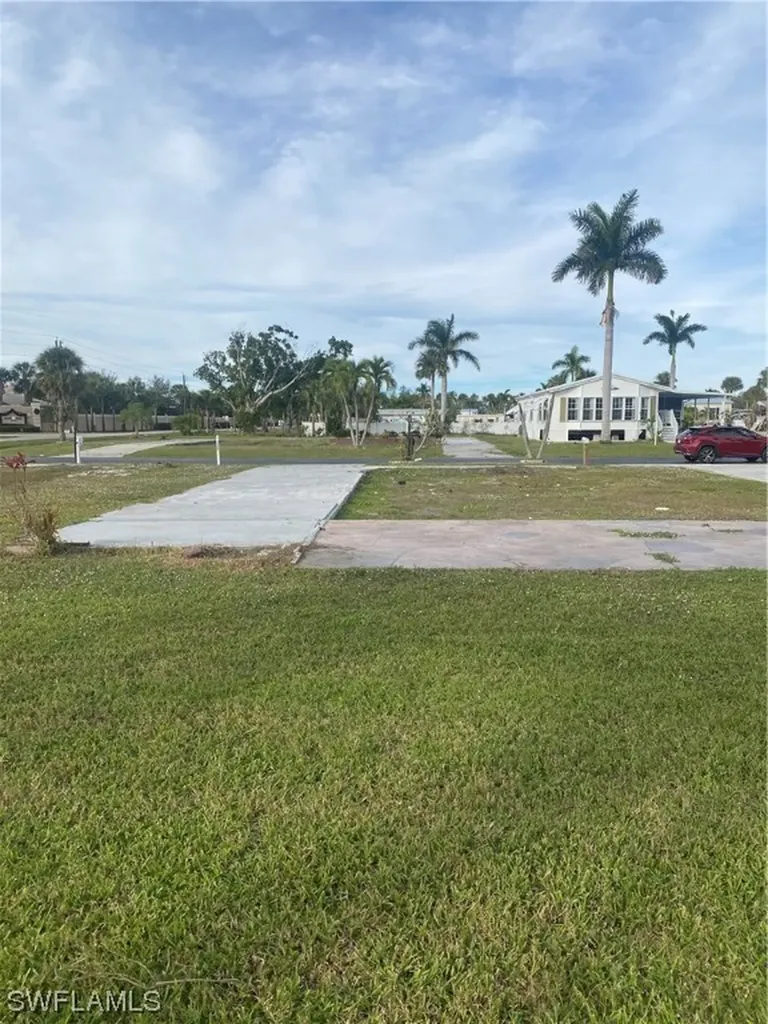 127 Raintree Lane Fort Myers FL 33908