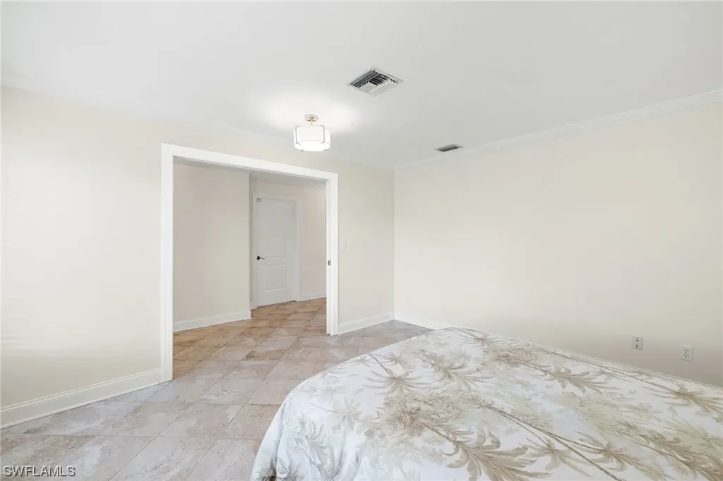 573 98th Avenue N Naples FL 34108