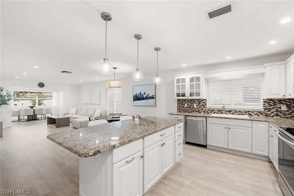 573 98th Avenue N Naples FL 34108