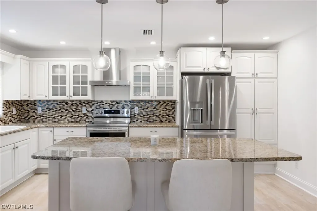 573 98th Avenue N Naples FL 34108