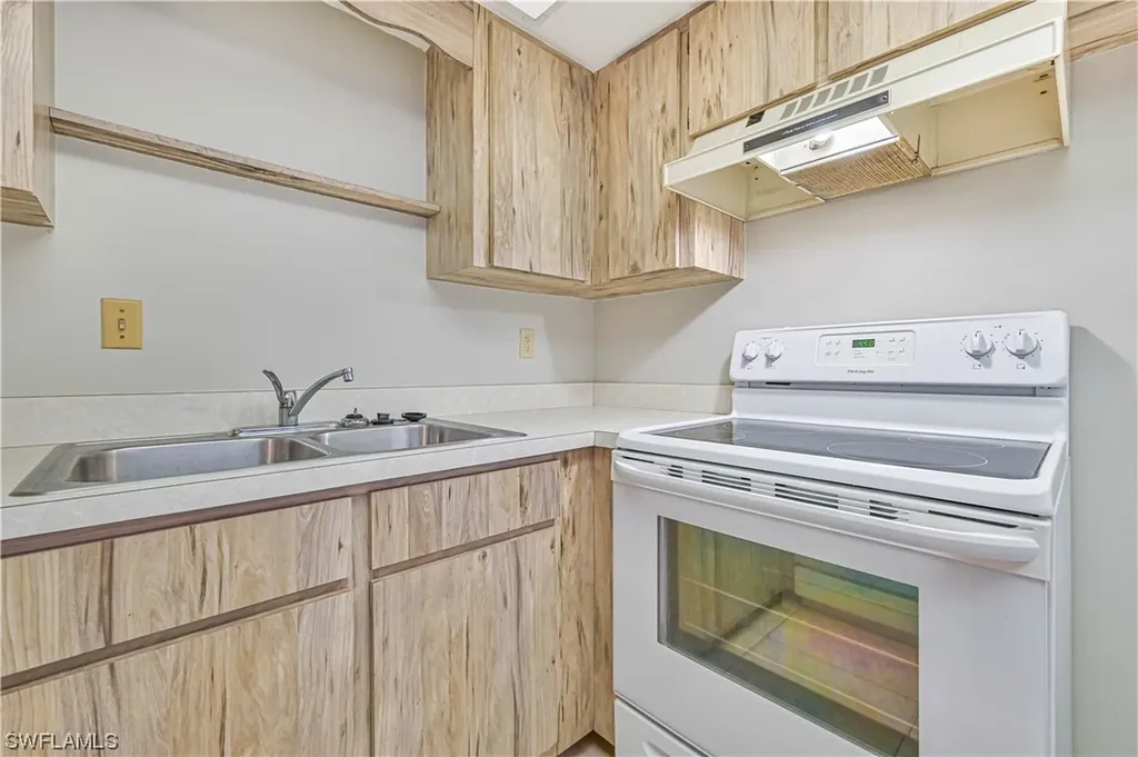 1016 SE 8th Street Cape Coral FL 33990