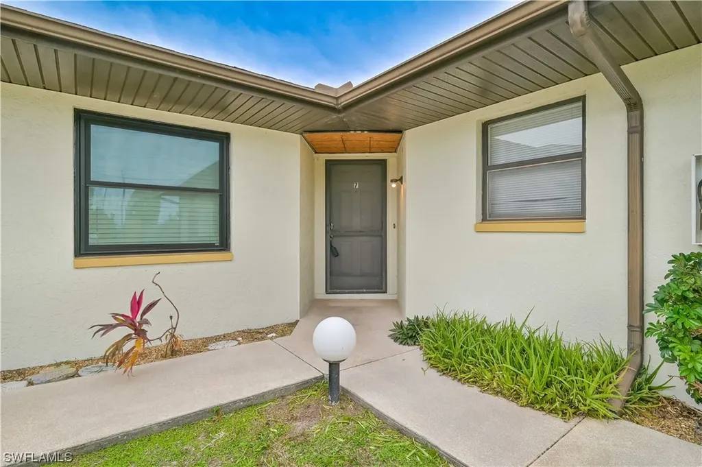 1016 SE 8th Street Cape Coral FL 33990