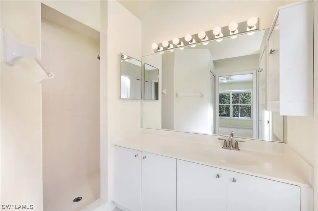 5485 Whitten Drive Naples FL 34104