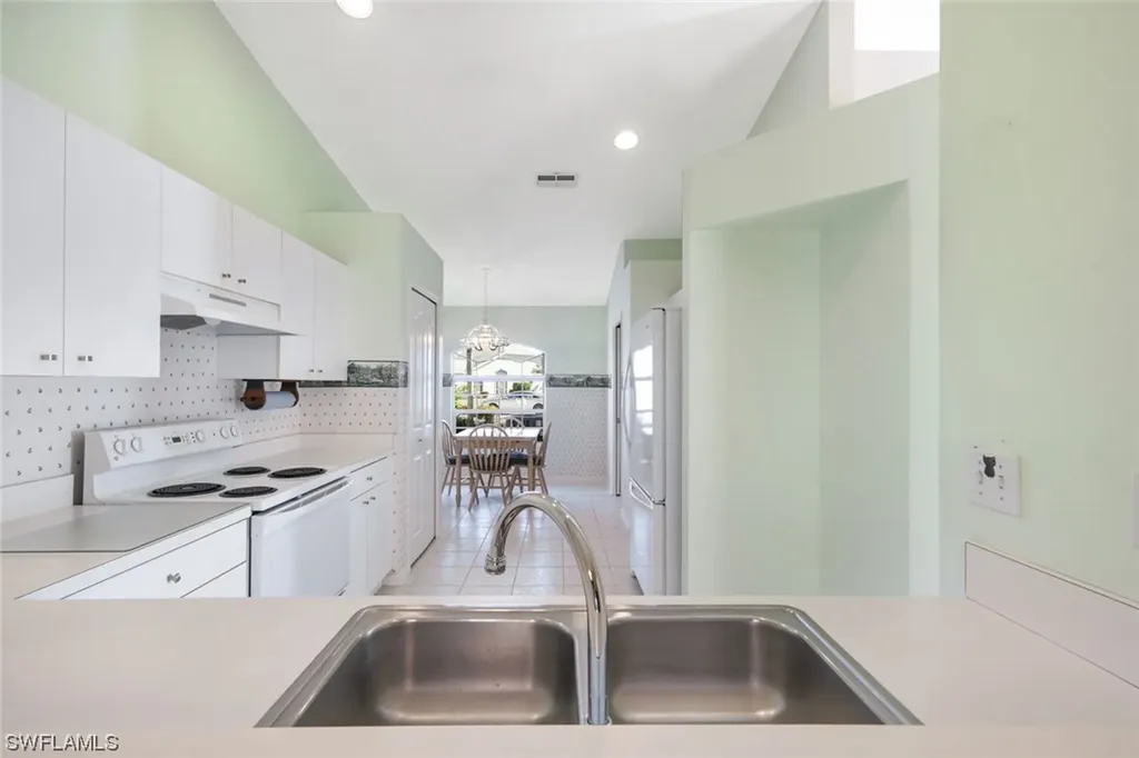 5485 Whitten Drive Naples FL 34104