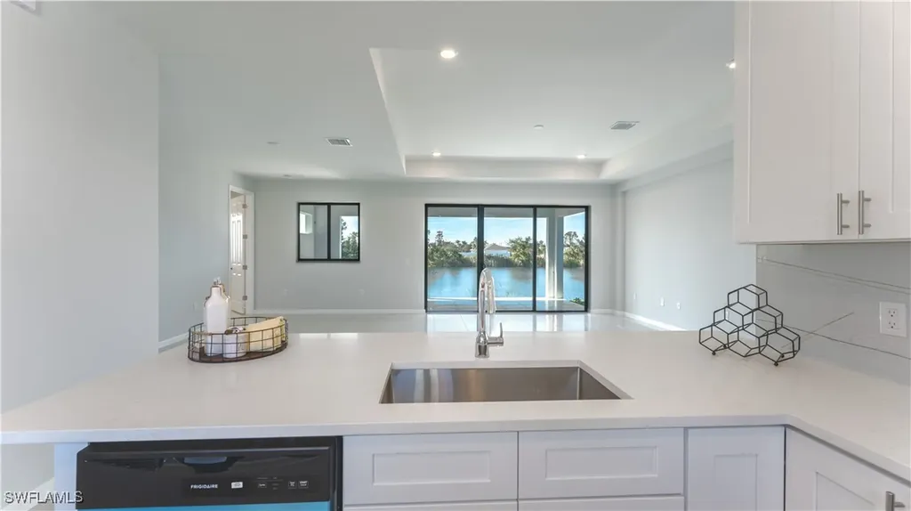 3340 NE 19th Avenue Cape Coral FL 33909