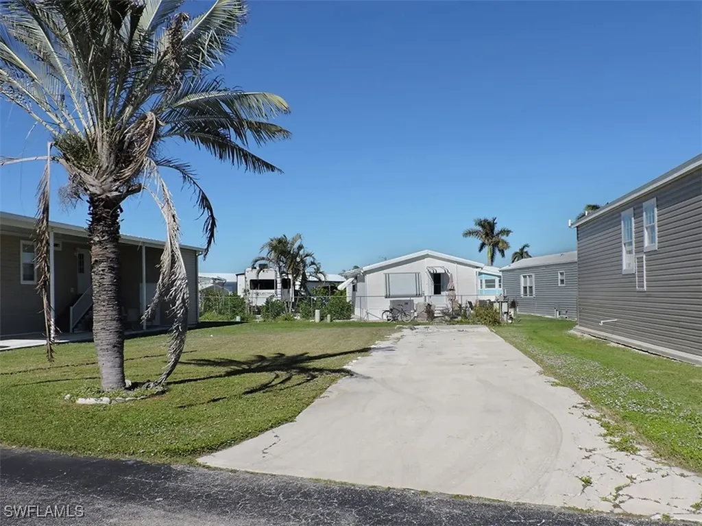 223 Derwent Boulevard W Fort Myers FL 33908