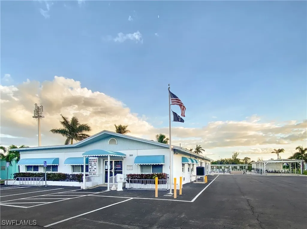 223 Derwent Boulevard W Fort Myers FL 33908