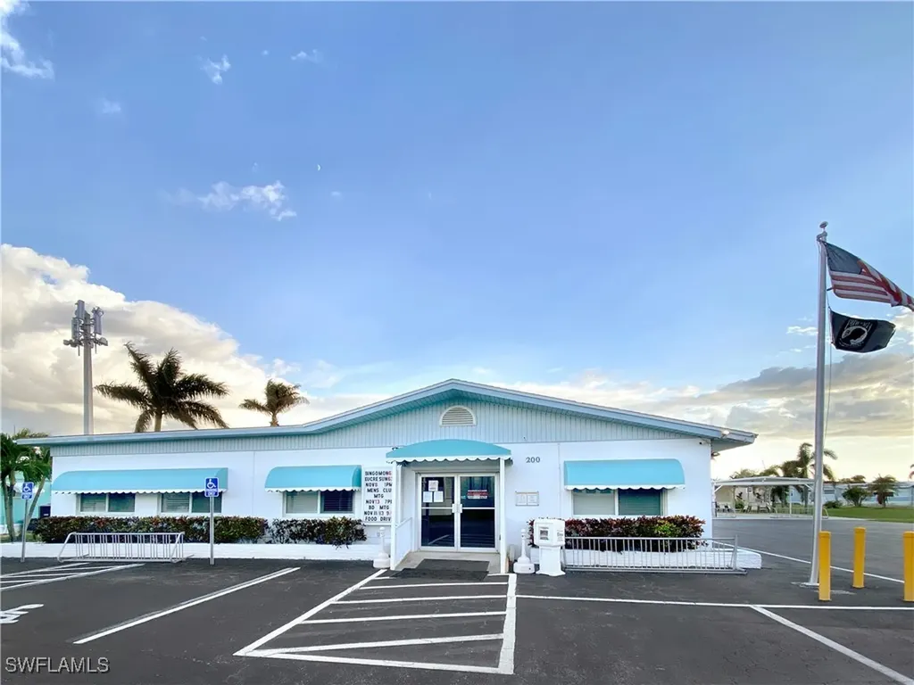 223 Derwent Boulevard W Fort Myers FL 33908