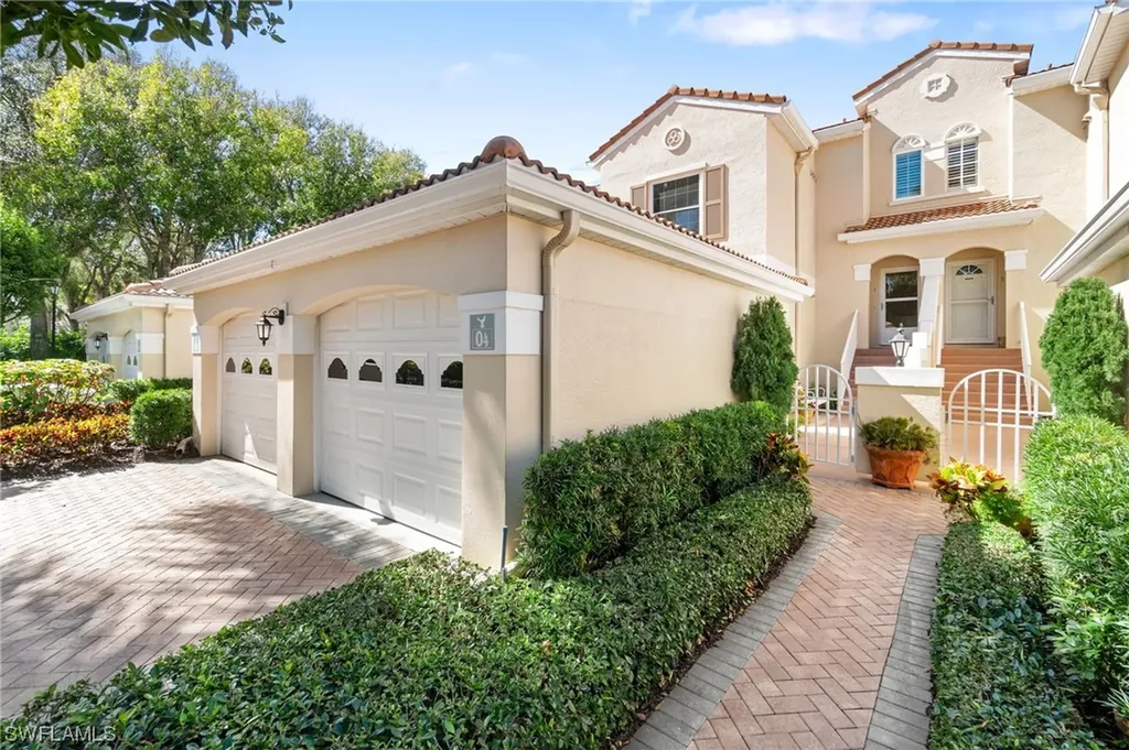 8325 Excalibur Circle Naples FL 34108