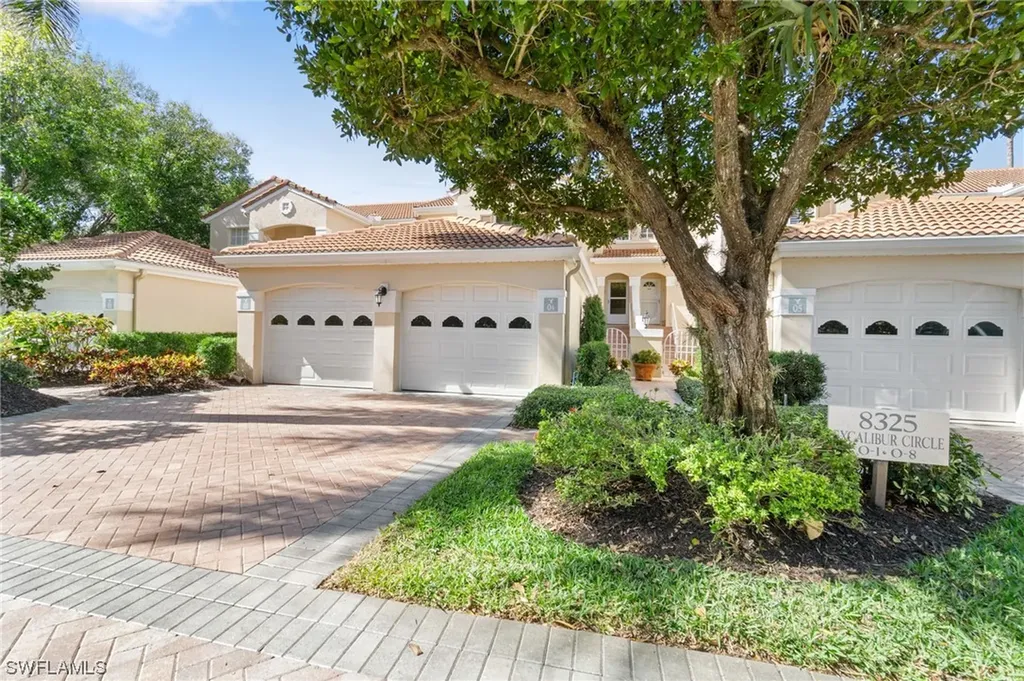 8325 Excalibur Circle Naples FL 34108