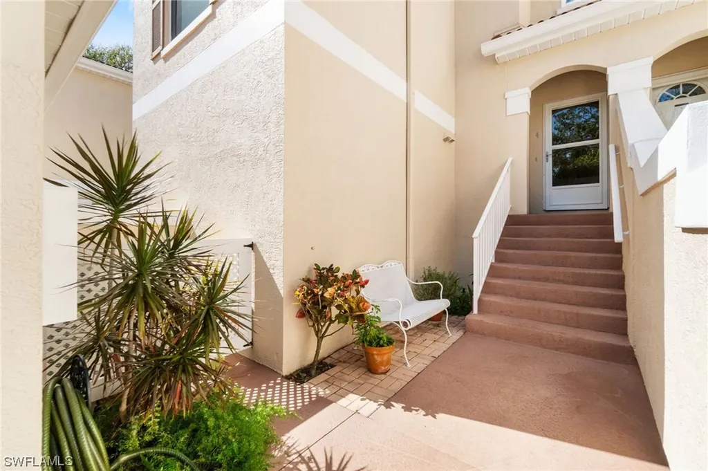 8325 Excalibur Circle Naples FL 34108