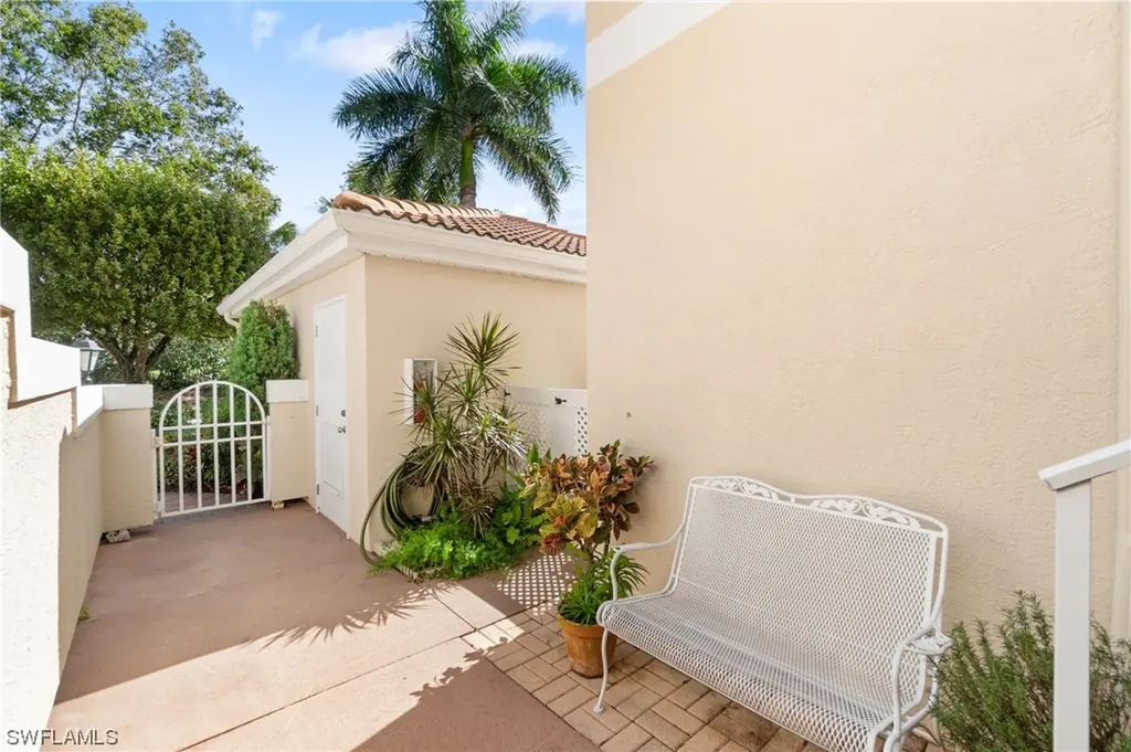 8325 Excalibur Circle Naples FL 34108