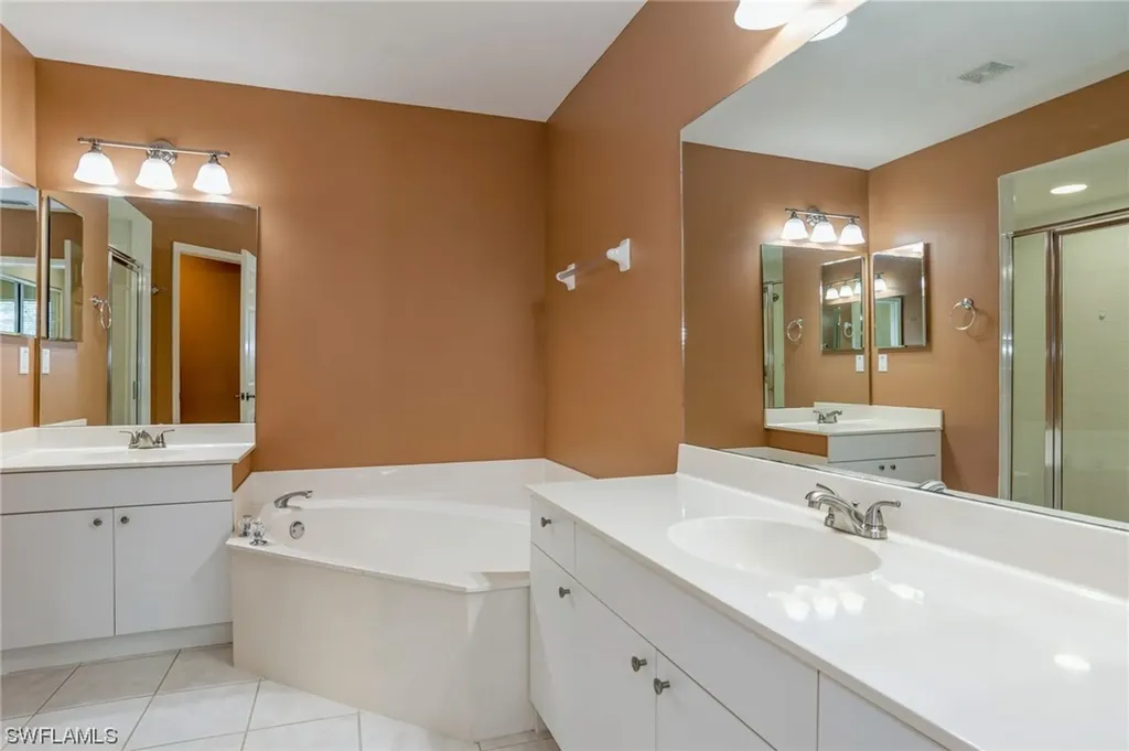 2015 Crestview Way Naples FL 34119