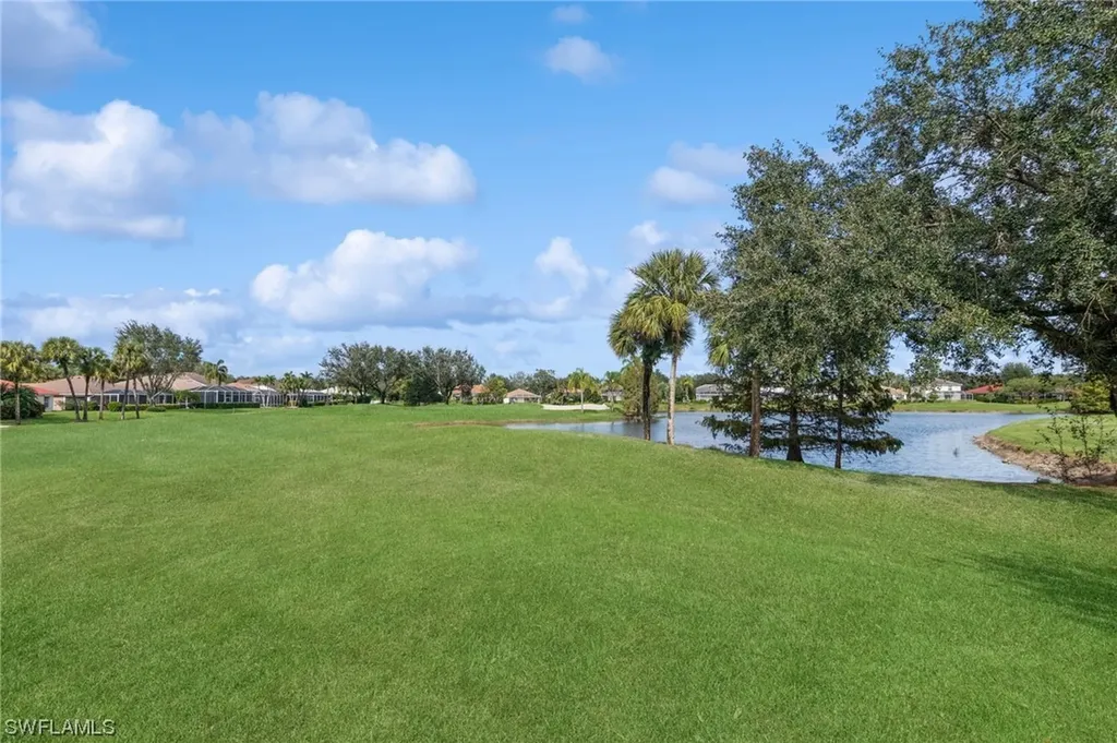 2015 Crestview Way Naples FL 34119