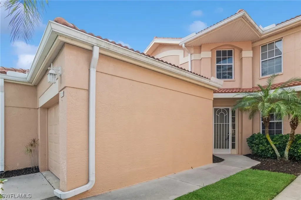 2015 Crestview Way Naples FL 34119