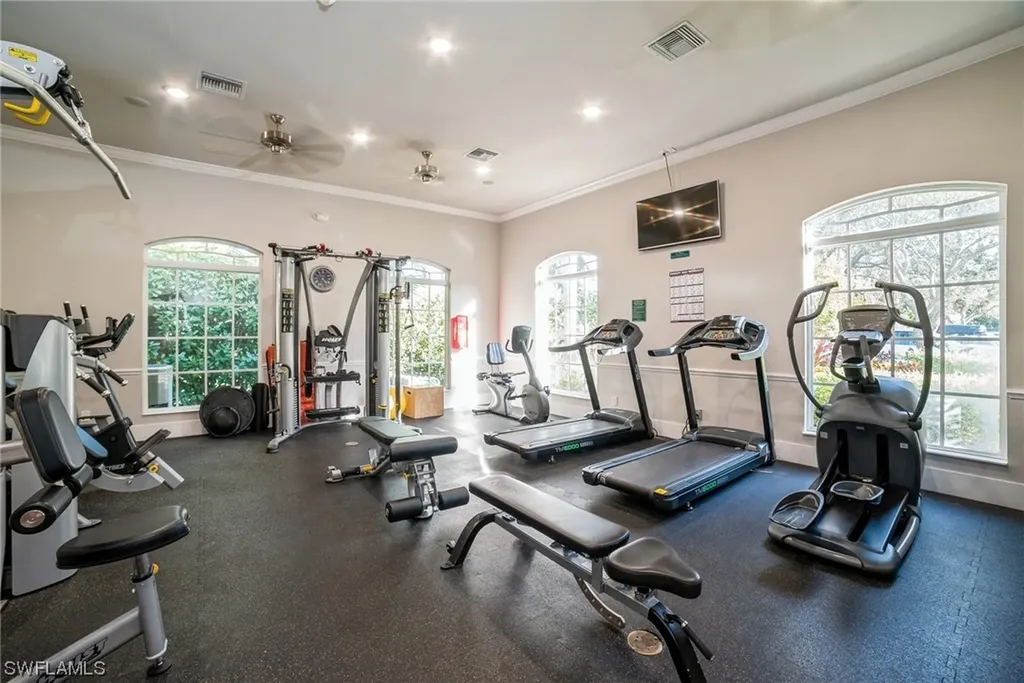 2015 Crestview Way Naples FL 34119