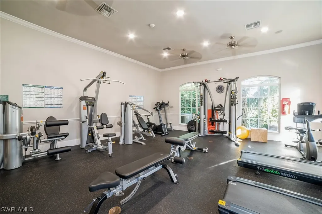 2015 Crestview Way Naples FL 34119