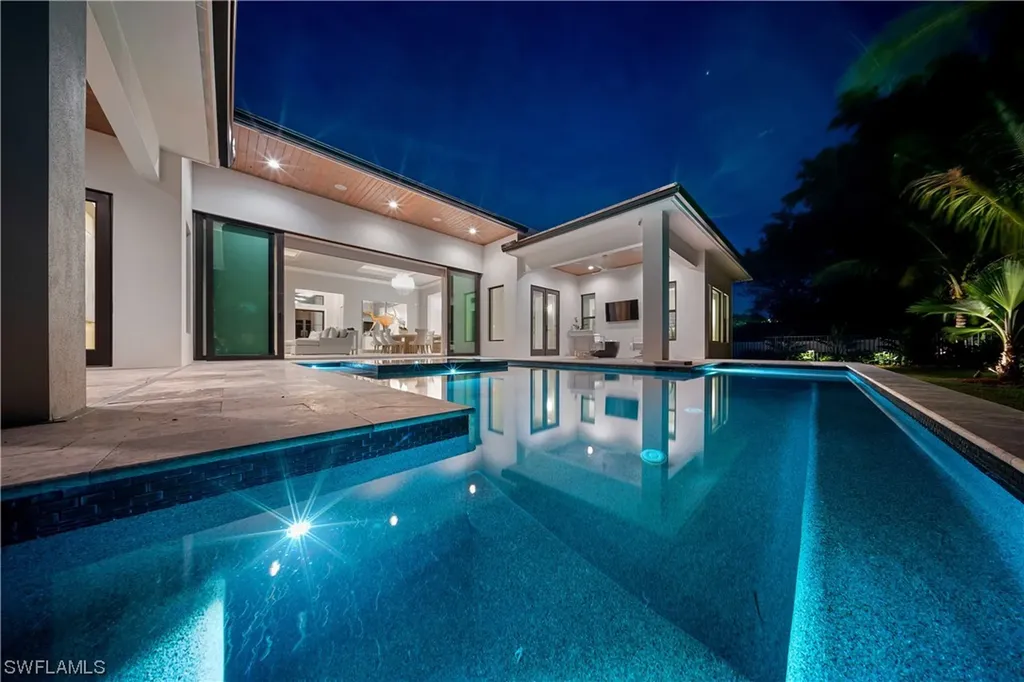760 Park Shore Drive Naples FL 34103