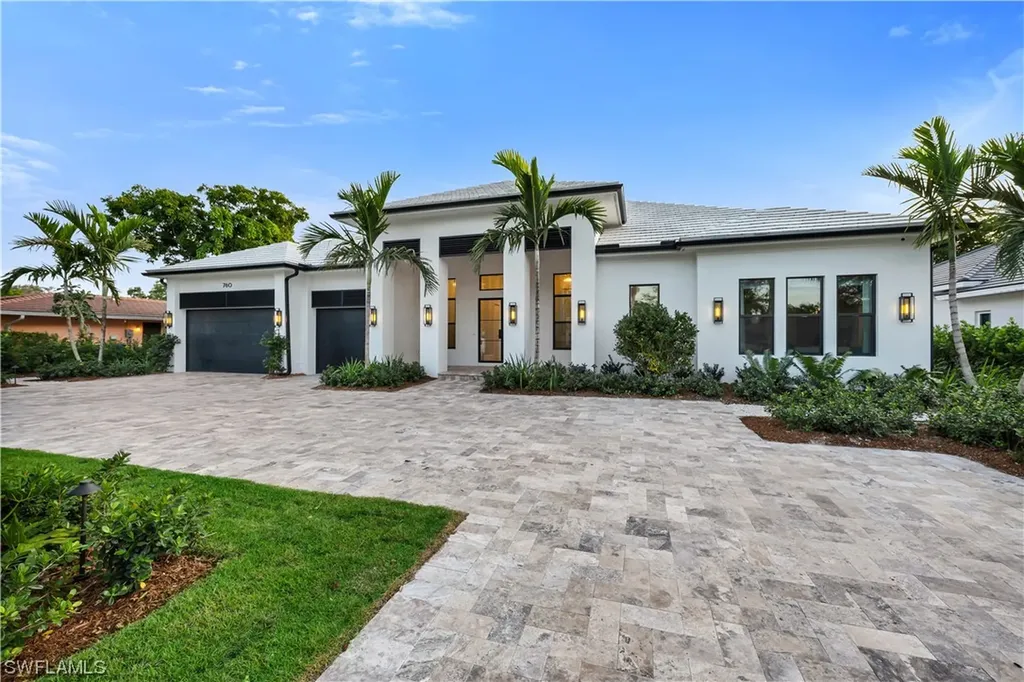 760 Park Shore Drive Naples FL 34103