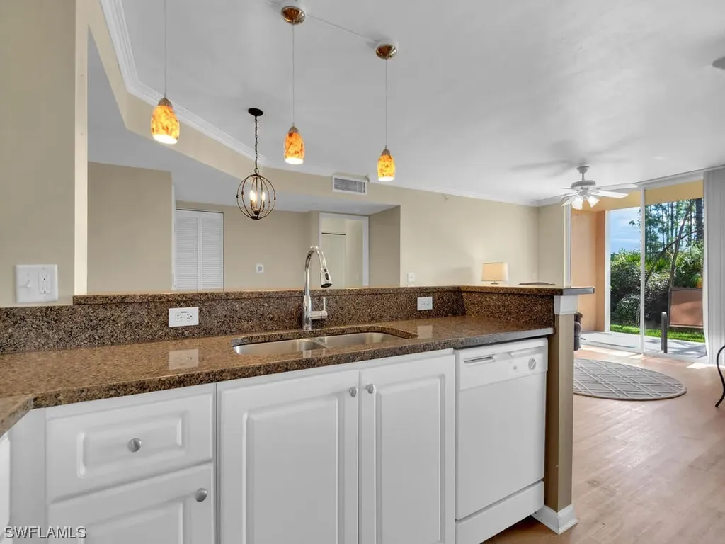 1160 Wildwood Lakes Boulevard Naples FL 34104