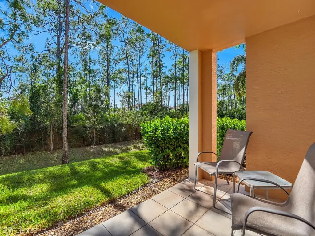 1160 Wildwood Lakes Boulevard Naples FL 34104
