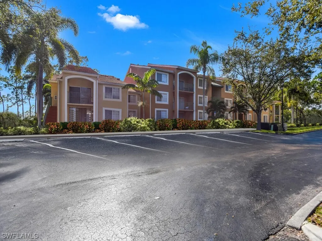 1160 Wildwood Lakes Boulevard Naples FL 34104