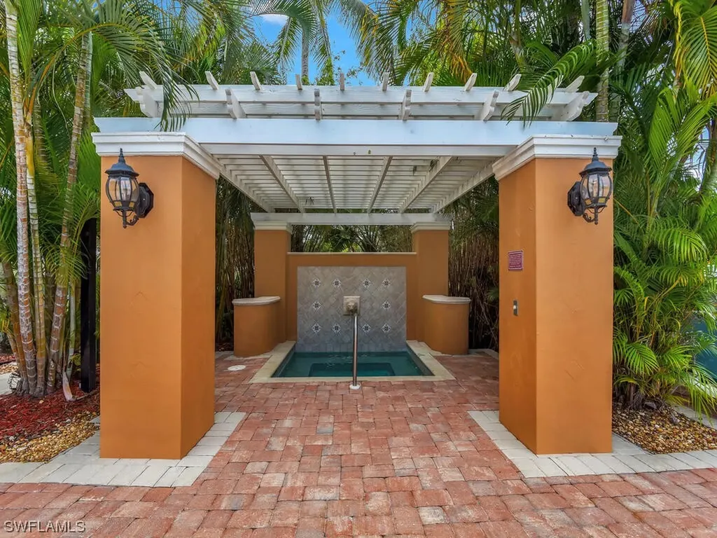 1160 Wildwood Lakes Boulevard Naples FL 34104