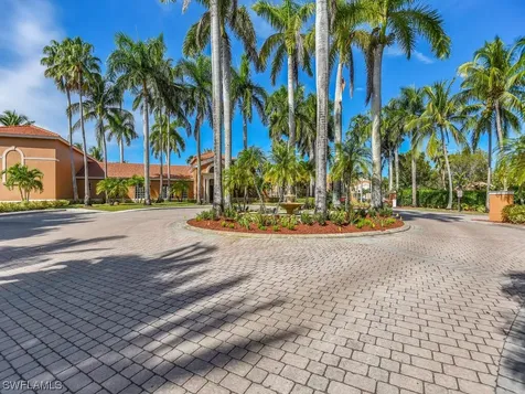1160 Wildwood Lakes Boulevard Naples FL 34104