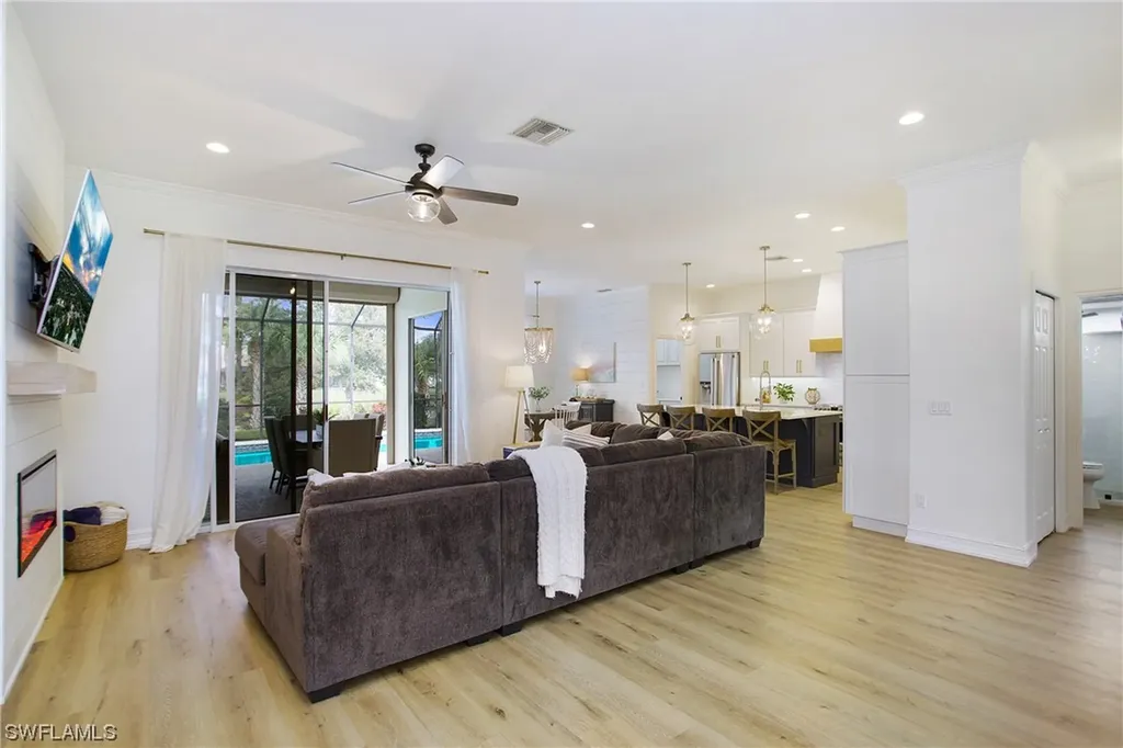 6550 Chestnut Circle Naples FL 34109