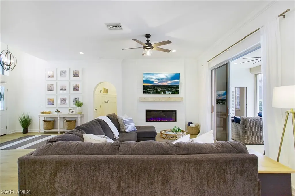 6550 Chestnut Circle Naples FL 34109