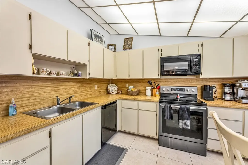 194 Albi Road Naples FL 34112