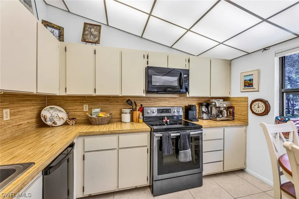 194 Albi Road Naples FL 34112