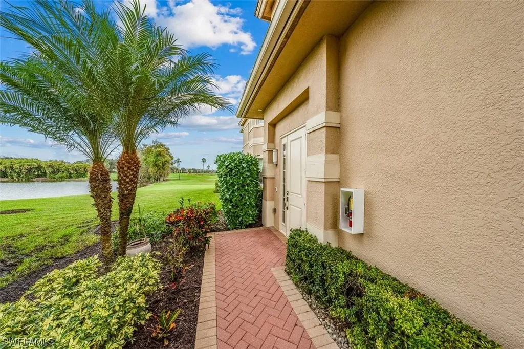 604 El Camino Real Naples FL 34119