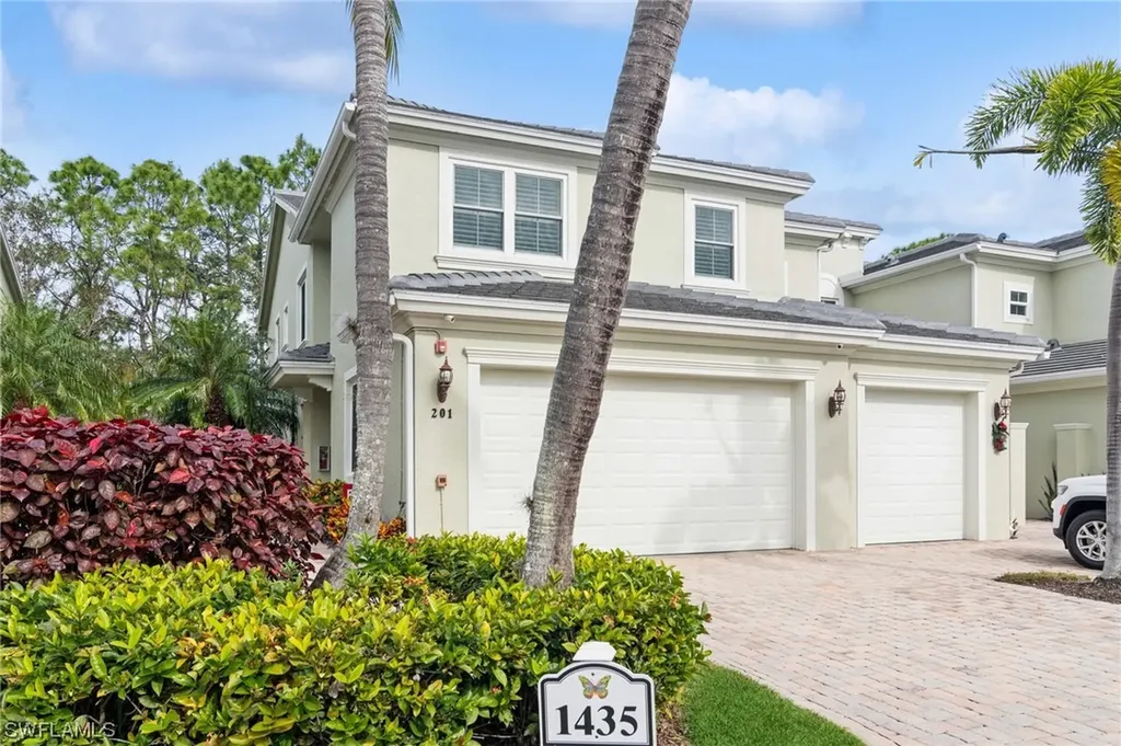 Naples FL, 1435 Mariposa Circle, Unit 201