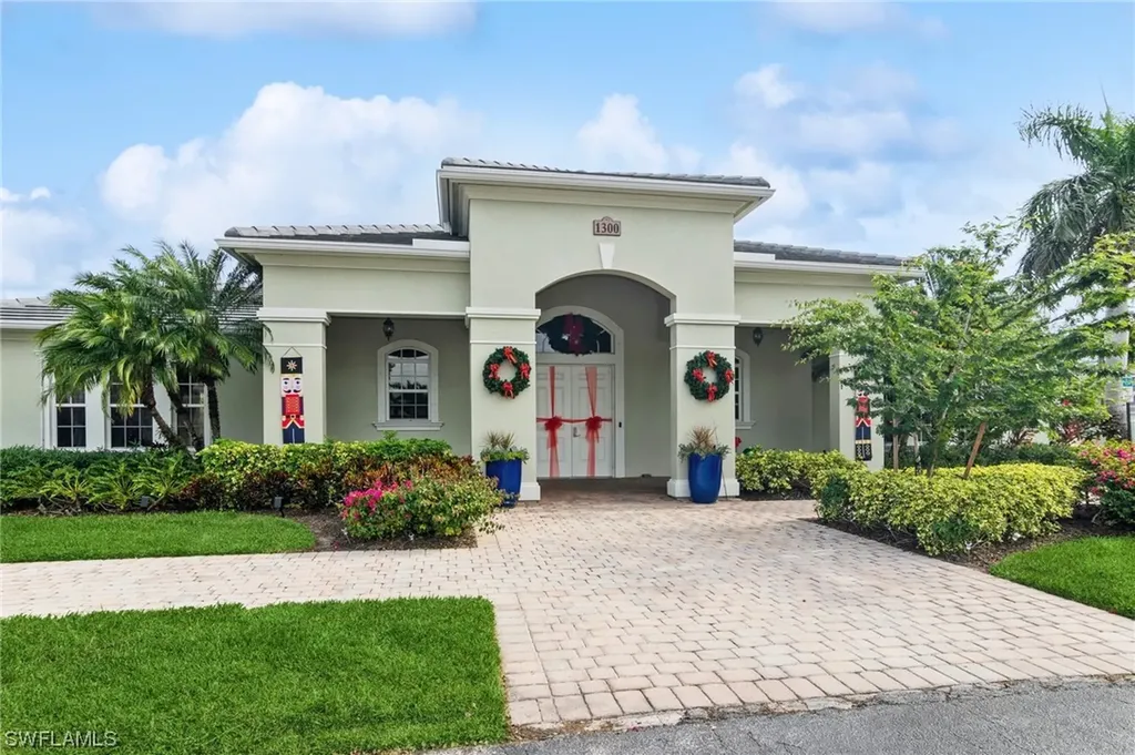 1435 Mariposa Circle Naples FL 34105