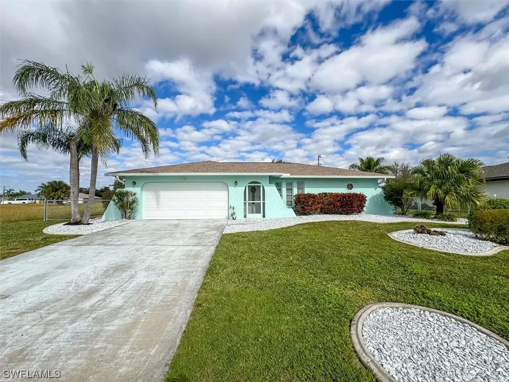 923 SE 23rd Street Cape Coral FL 33990