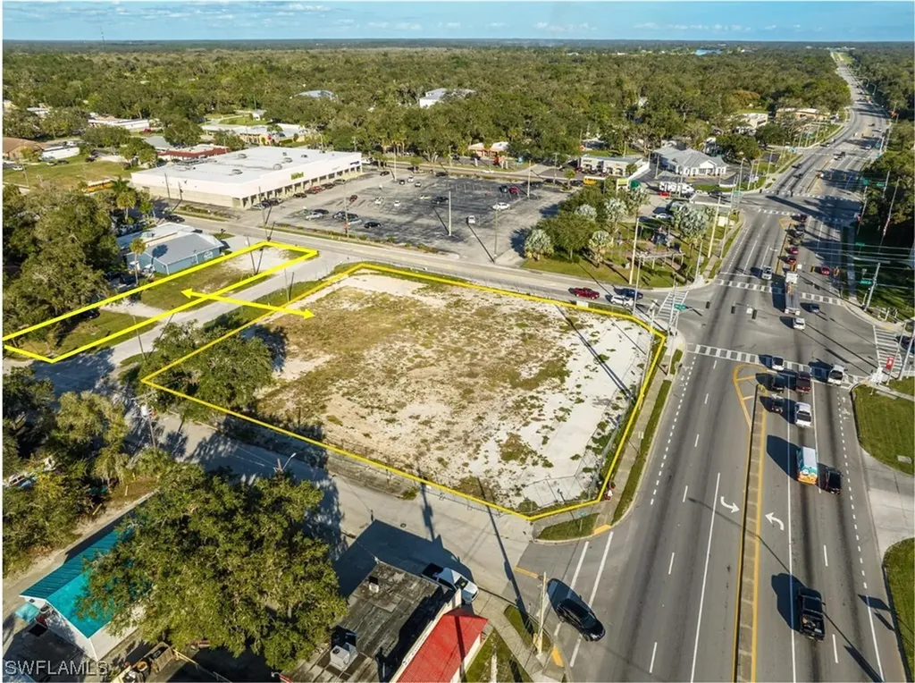 10 W Hickpochee Avenue Labelle FL 33935