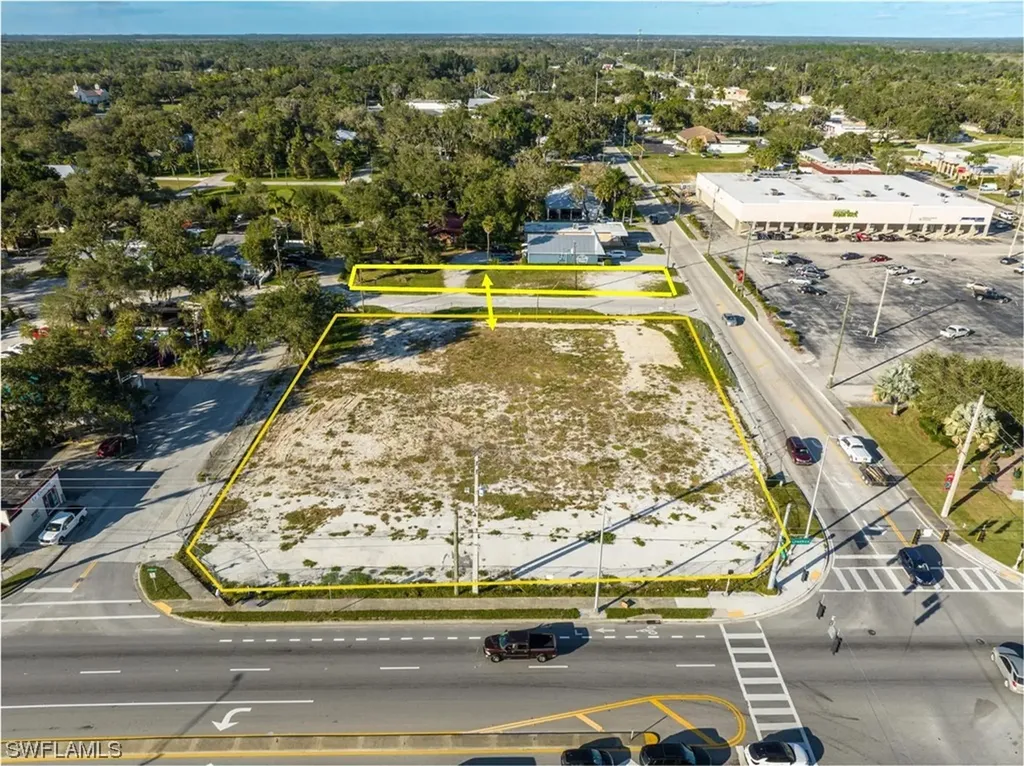 10 W Hickpochee Avenue Labelle FL 33935