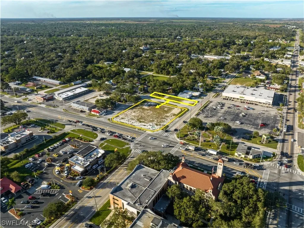 10 W Hickpochee Avenue Labelle FL 33935