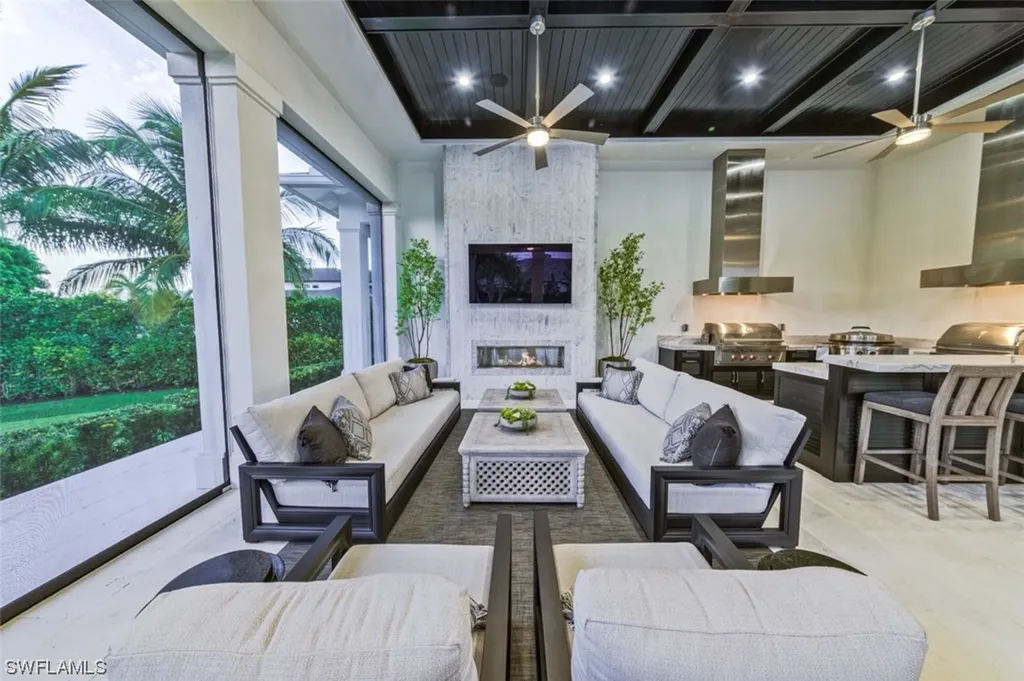 185 Cajeput Drive Naples FL 34108