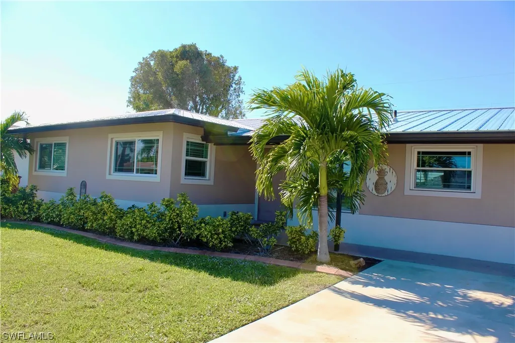 3752 SE 2nd Avenue Cape Coral FL 33904