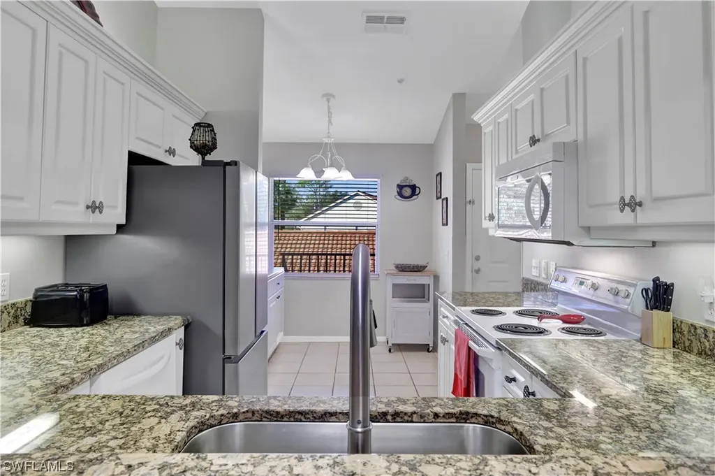 289 Robin Hood Circle Naples FL 34104