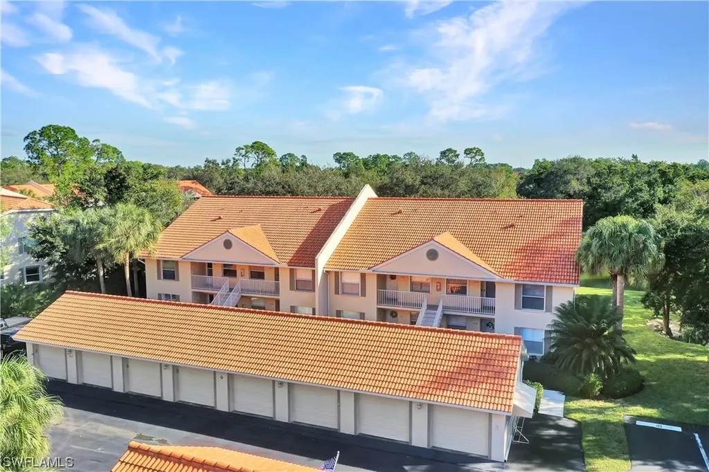 289 Robin Hood Circle Naples FL 34104