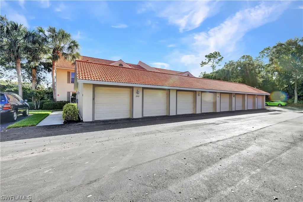 289 Robin Hood Circle Naples FL 34104