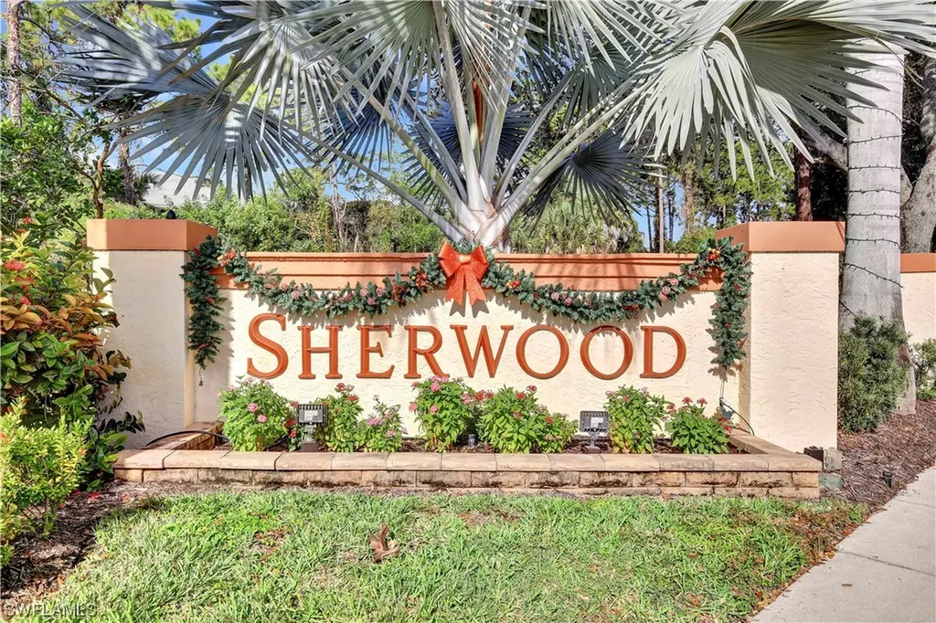289 Robin Hood Circle Naples FL 34104