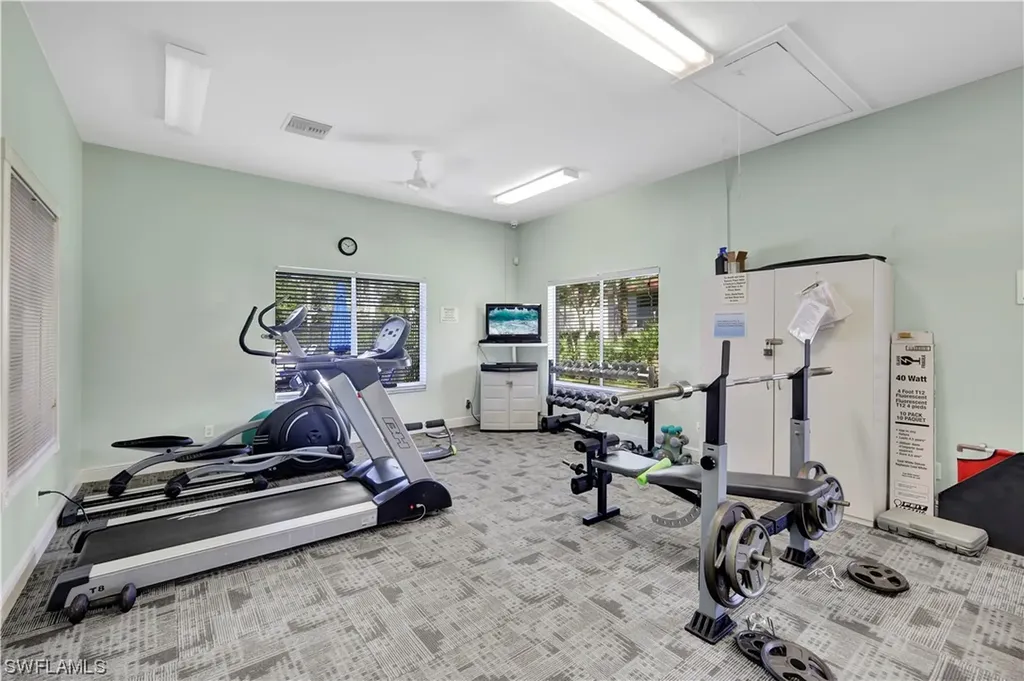 289 Robin Hood Circle Naples FL 34104