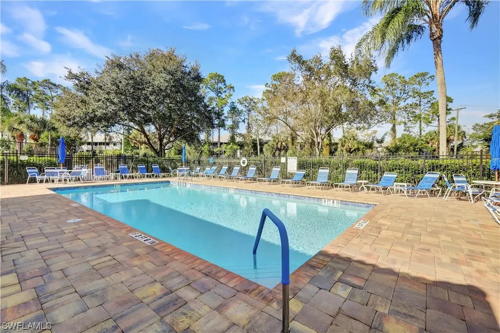 289 Robin Hood Circle Naples FL 34104
