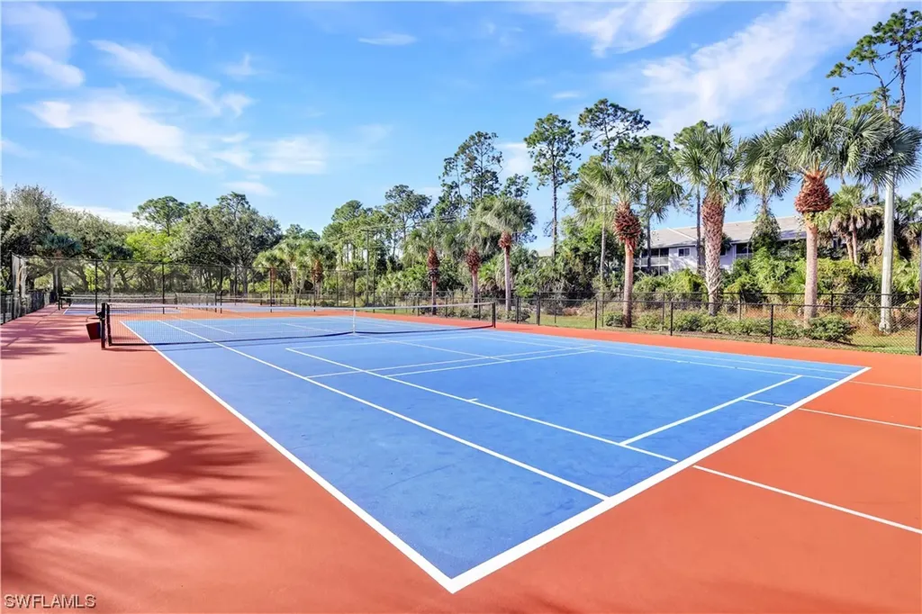 289 Robin Hood Circle Naples FL 34104