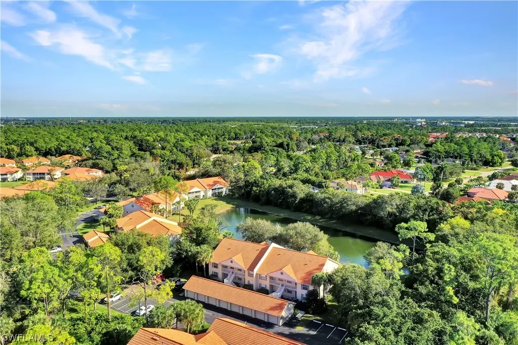 289 Robin Hood Circle Naples FL 34104